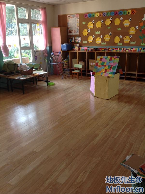 日本幼儿园木地板翻新