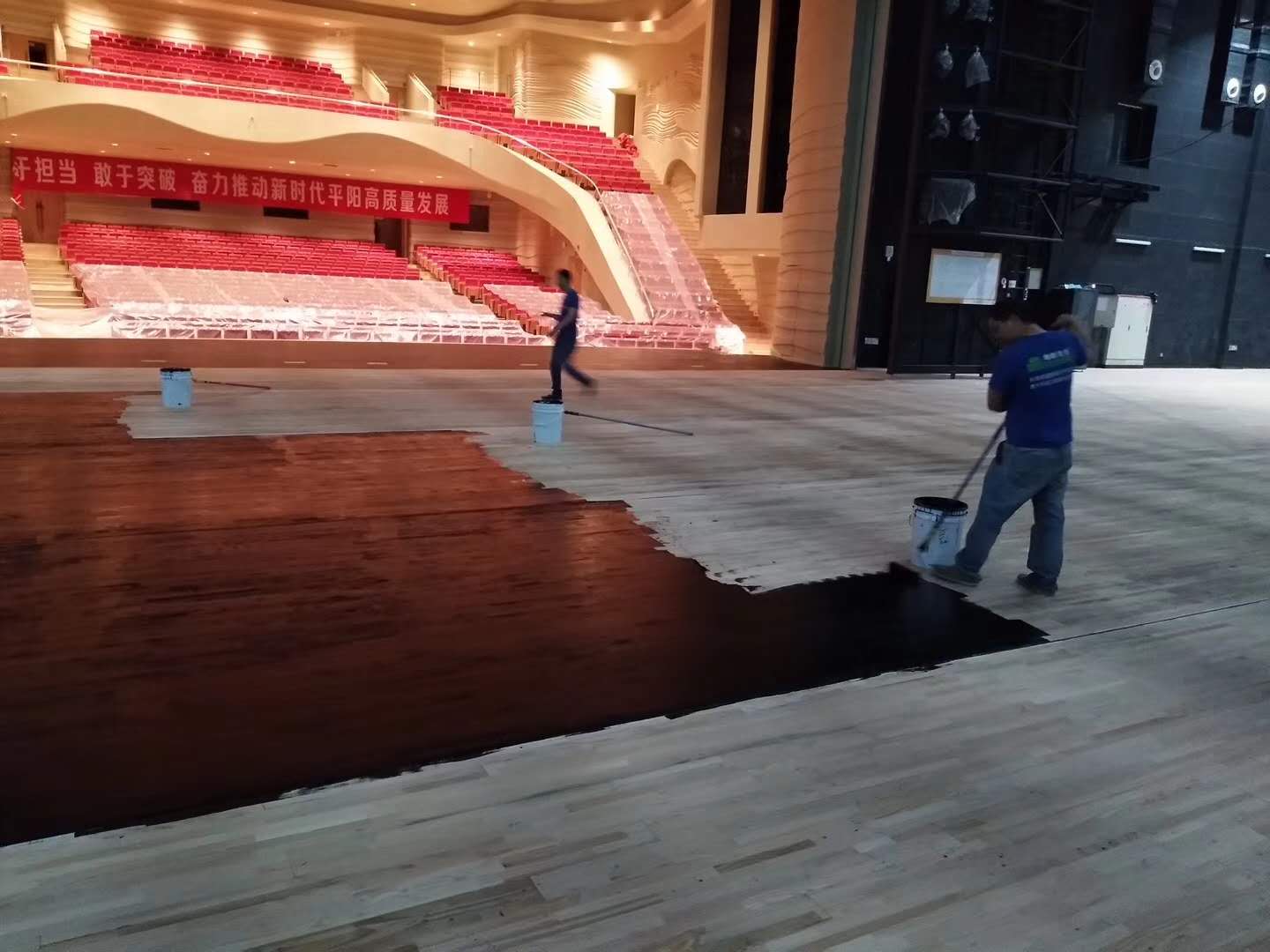 舞台木地板打磨翻新
