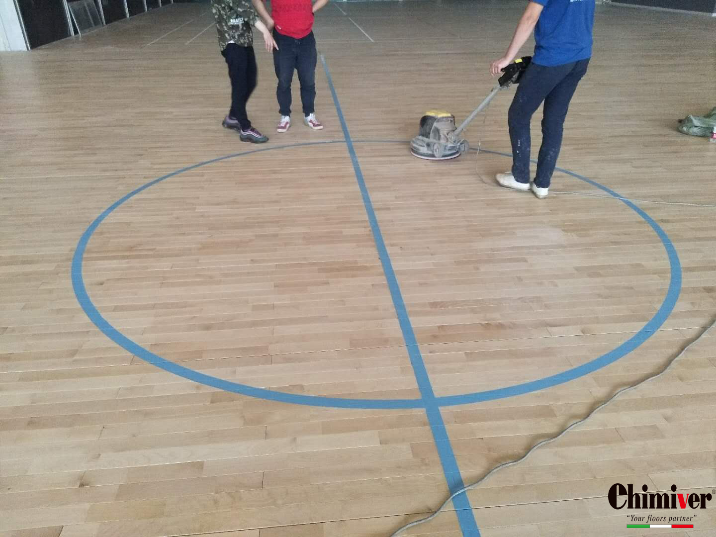 宝山智慧湾篮球馆运动木地板做翻新划线防滑保养案例