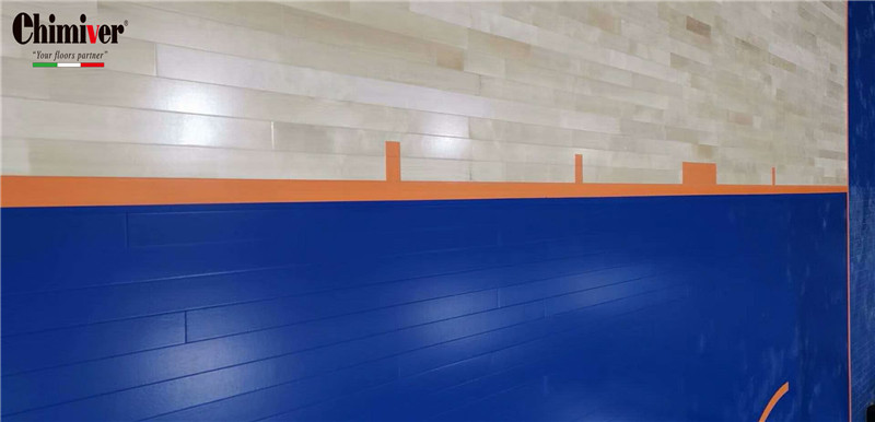 南京奥体篮球馆体育运动木地板翻新保养防滑施工案例