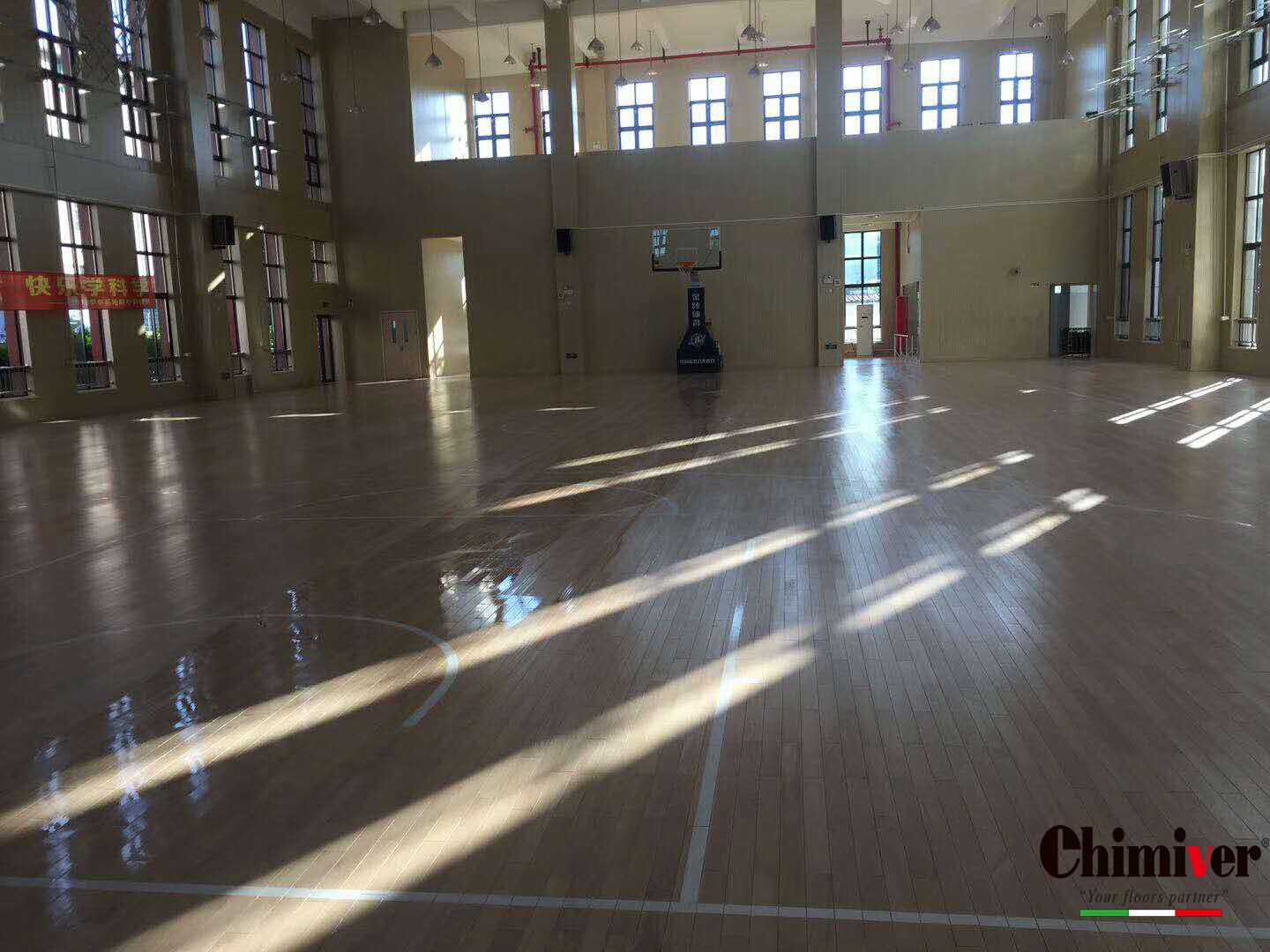 上海闵行篮球体育馆地板翻新清洁防滑保养上光案例