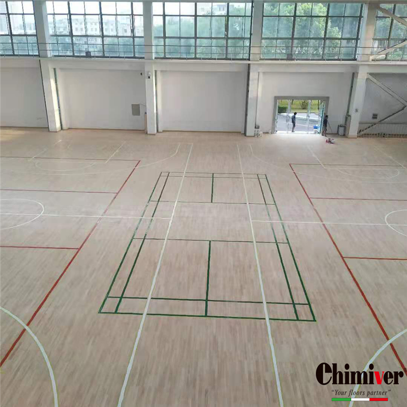 江苏镇江体育馆木地板彩漆划线重涂施工案例