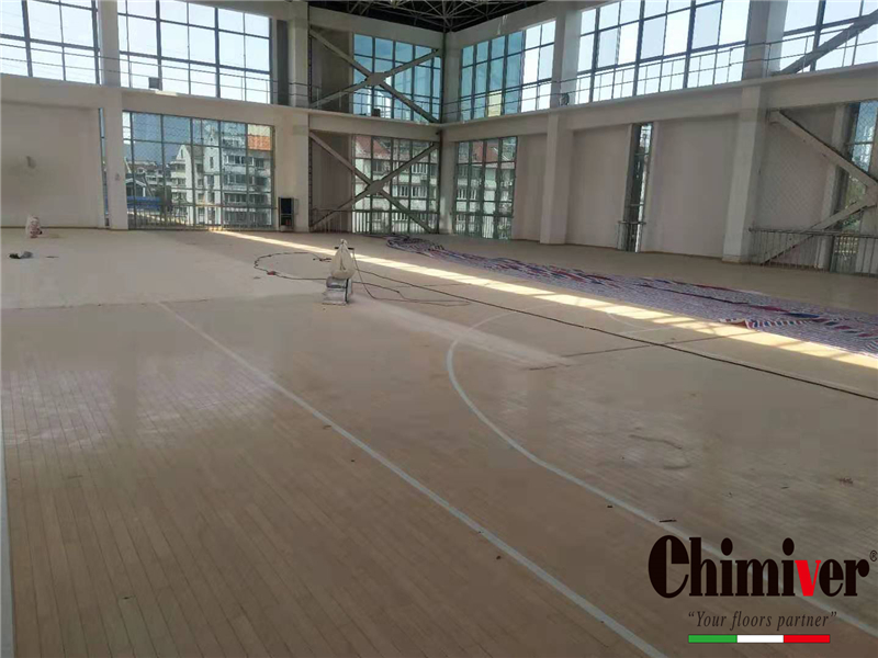 江苏镇江体育馆木地板彩漆划线重涂施工案例