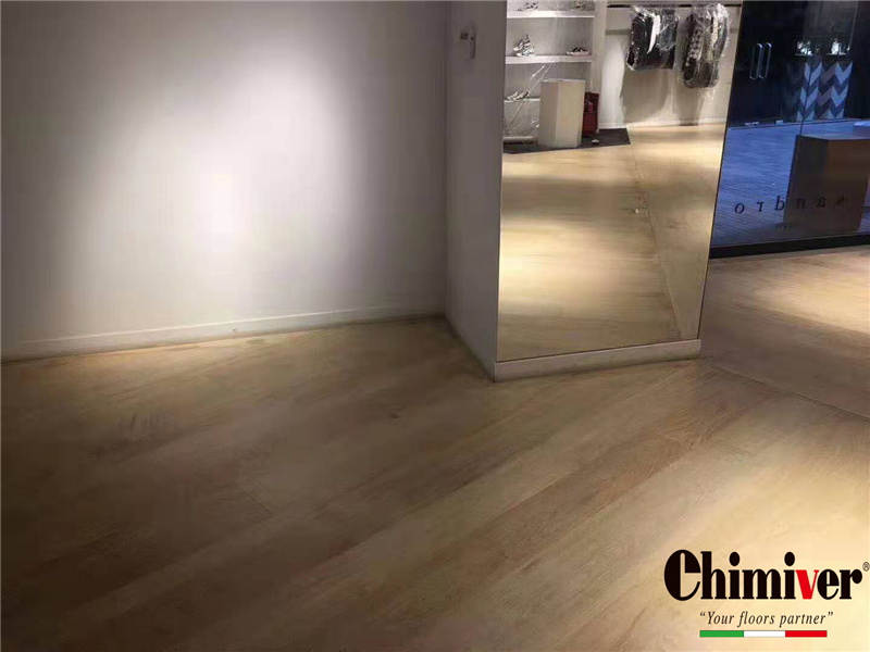 北京Sandro旗舰店木地板翻新打磨重涂施工案例