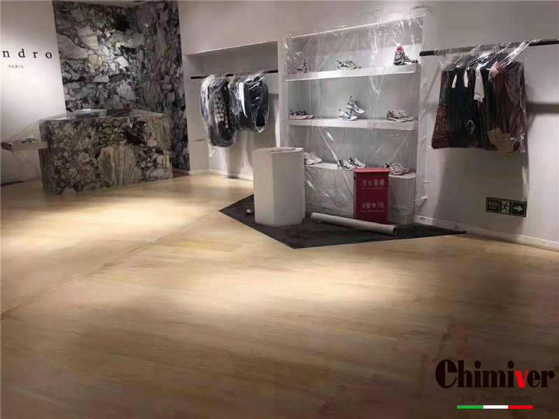北京Sandro旗舰店木地板翻新打磨重涂施工案例