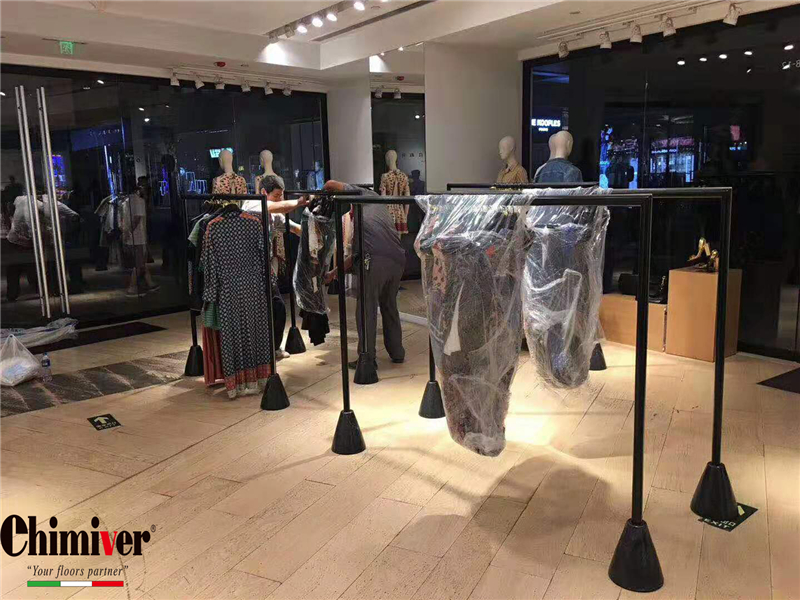 北京Sandro旗舰店木地板翻新打磨重涂施工案例