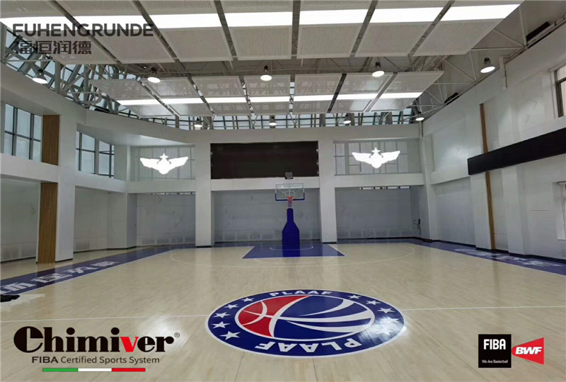 北京空军某部篮球馆体育地板翻新彩漆LOGO划线上漆施工案例