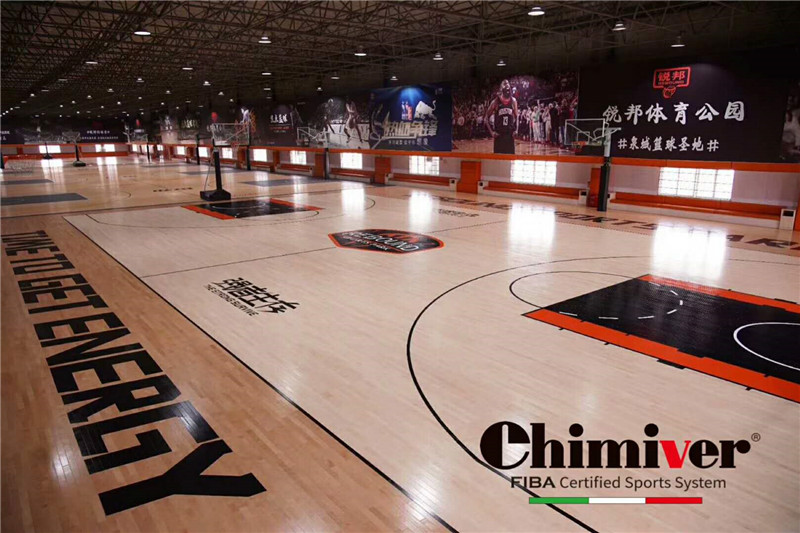 济南空港体育馆地板翻新打磨凯美沃彩漆划线logo施工案例