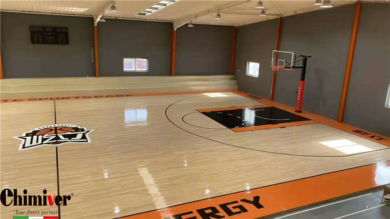 山东招远屹立篮球馆体育运动地板彩漆面漆LOGO划线施工案例