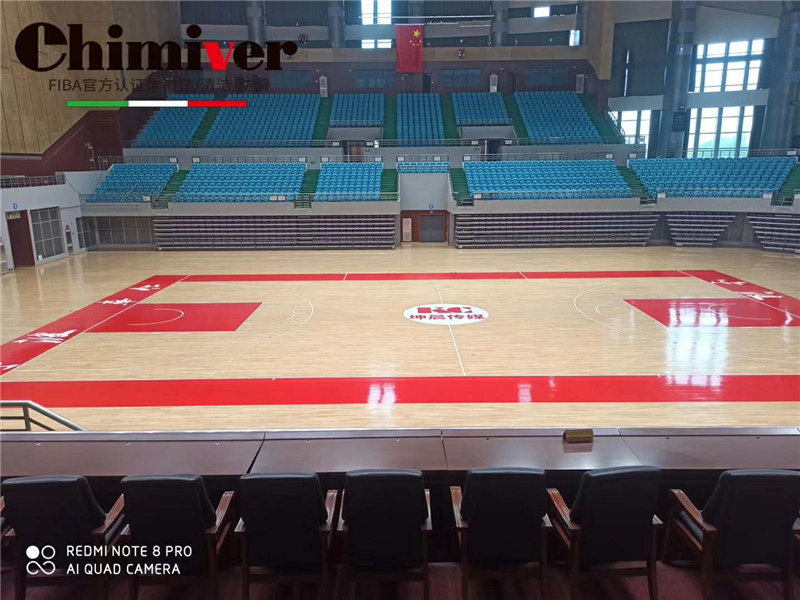 宁波奉化体育中心球馆2000平运动木地板翻新打磨上漆重涂施工案例